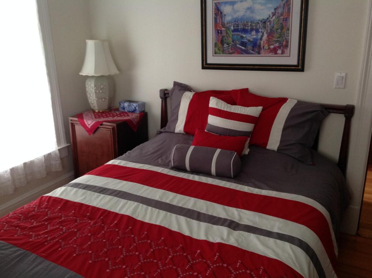 The Yellow House Bed & Breakfast Stanstead Plain Екстериор снимка