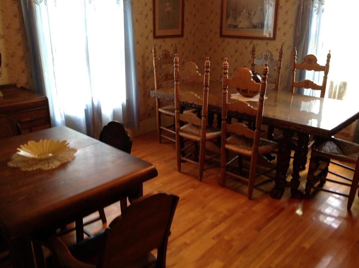 The Yellow House Bed & Breakfast Stanstead Plain Екстериор снимка
