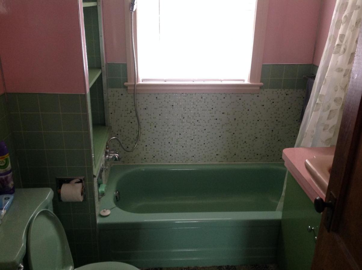 The Yellow House Bed & Breakfast Stanstead Plain Екстериор снимка