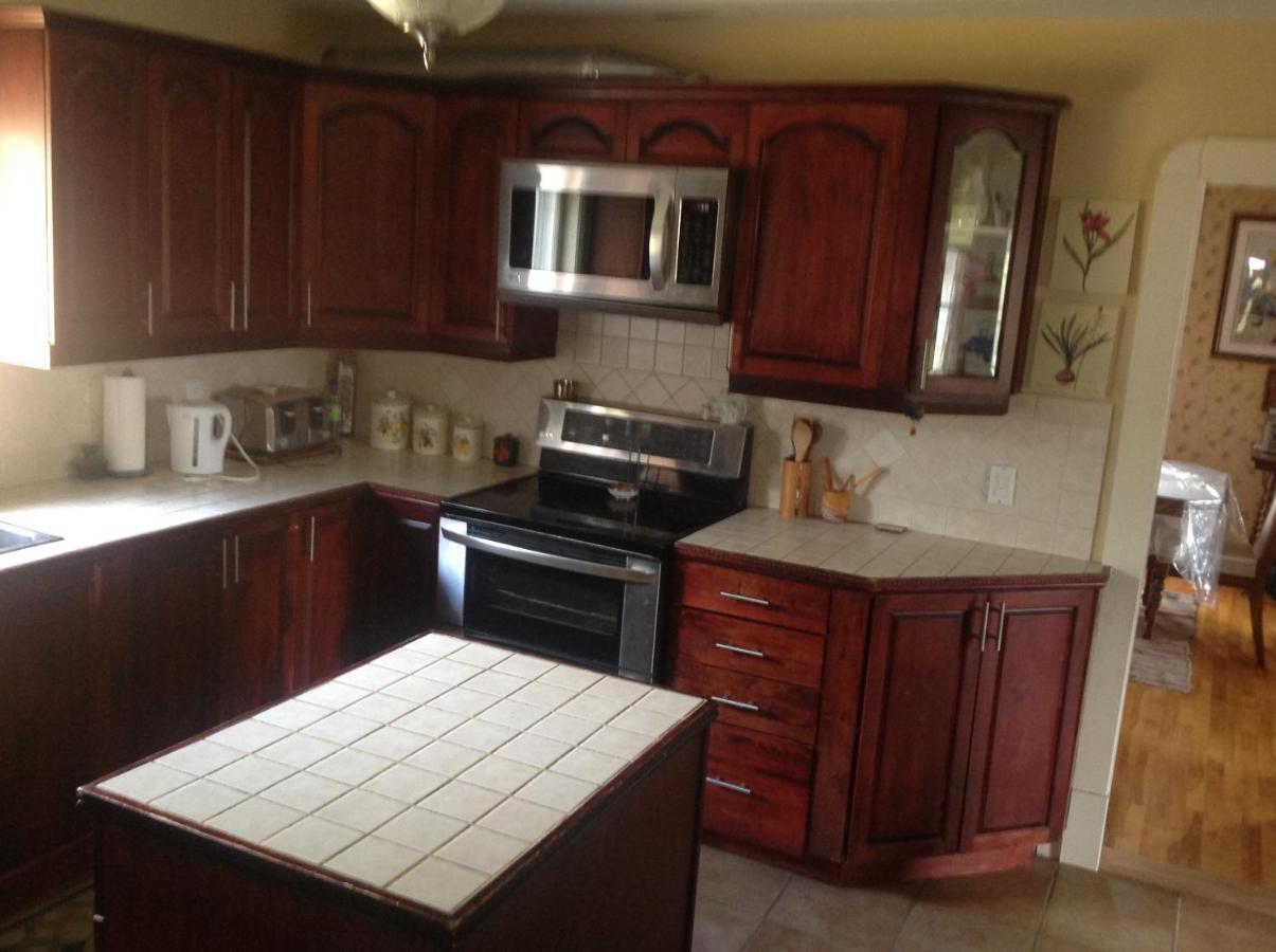 The Yellow House Bed & Breakfast Stanstead Plain Екстериор снимка
