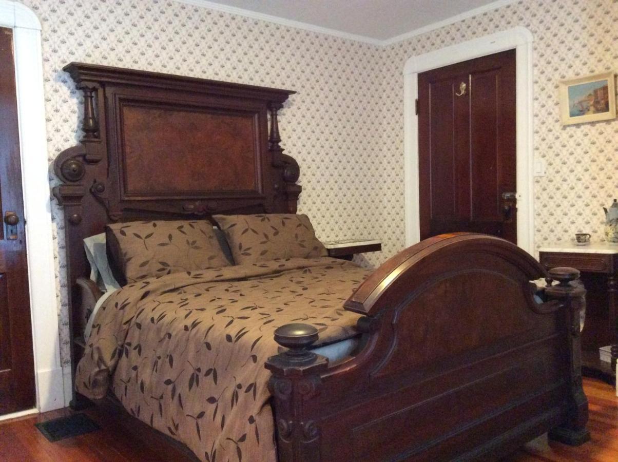 The Yellow House Bed & Breakfast Stanstead Plain Екстериор снимка