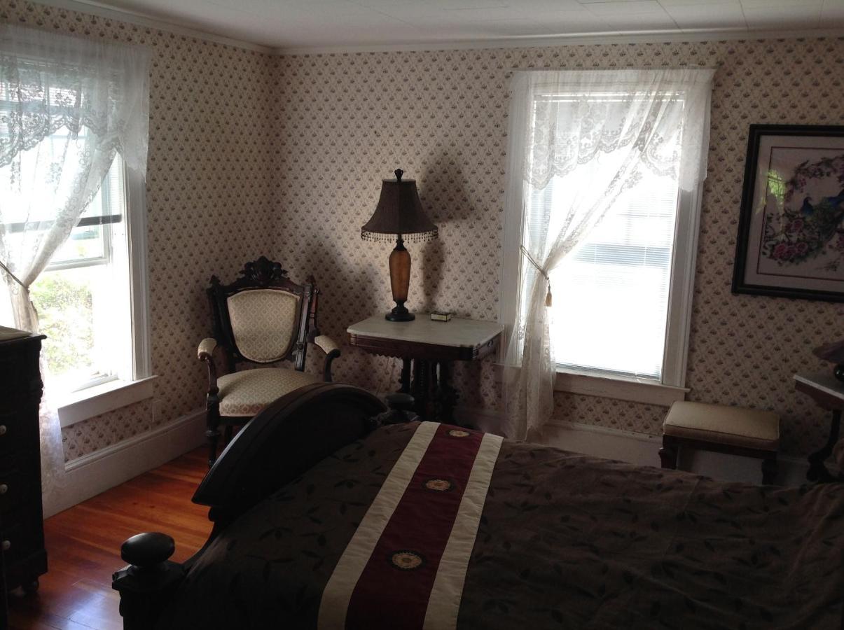 The Yellow House Bed & Breakfast Stanstead Plain Екстериор снимка