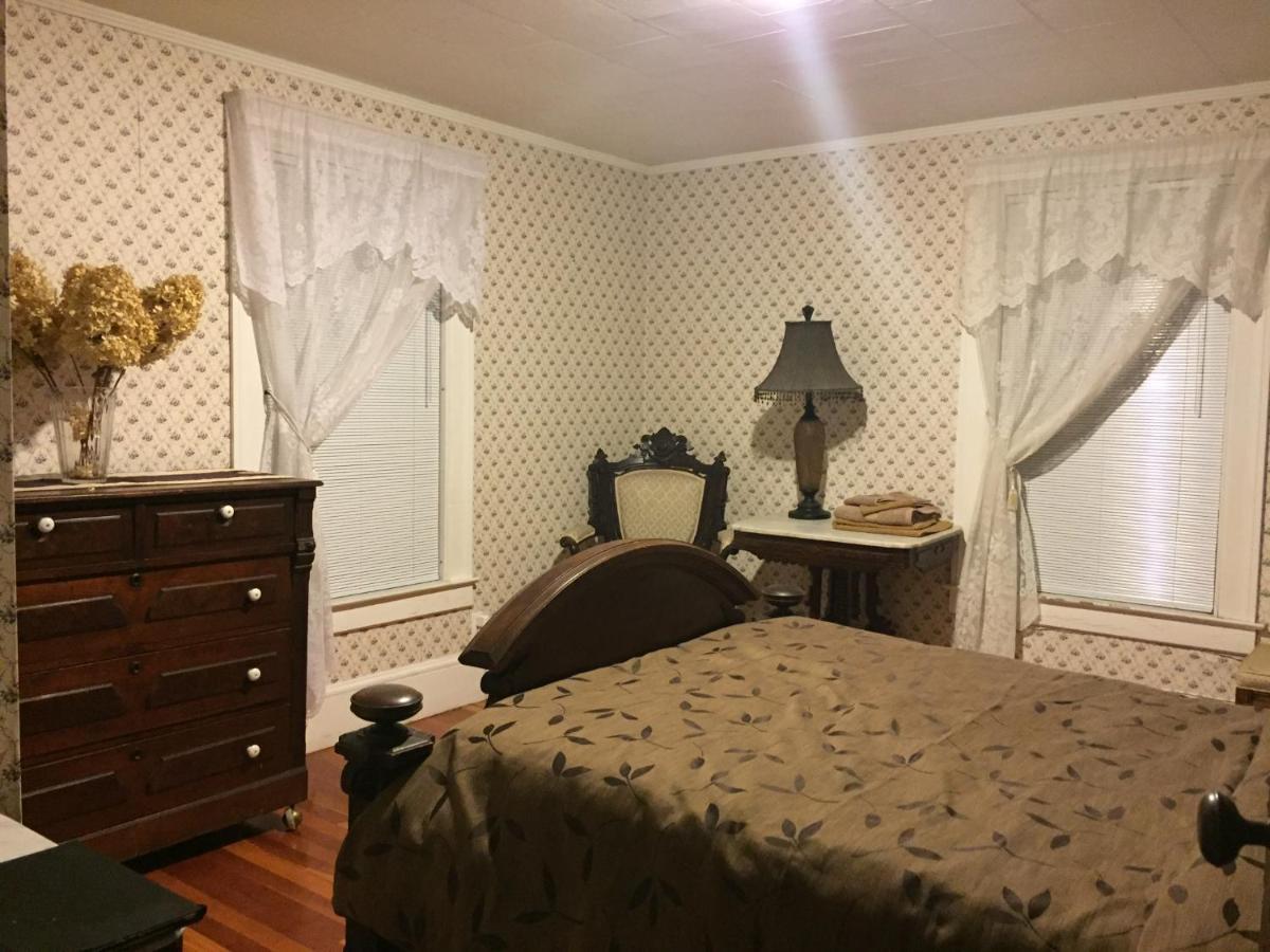 The Yellow House Bed & Breakfast Stanstead Plain Екстериор снимка