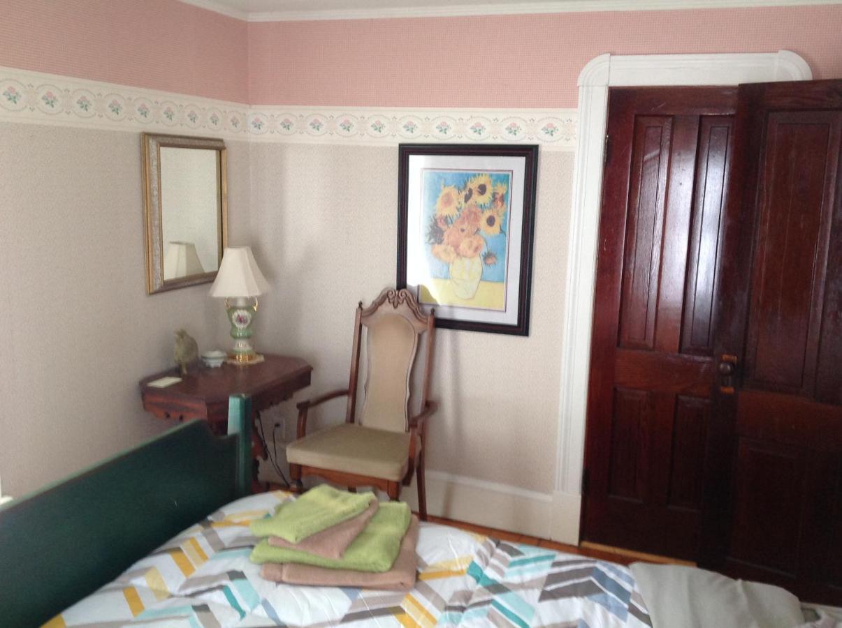 The Yellow House Bed & Breakfast Stanstead Plain Екстериор снимка