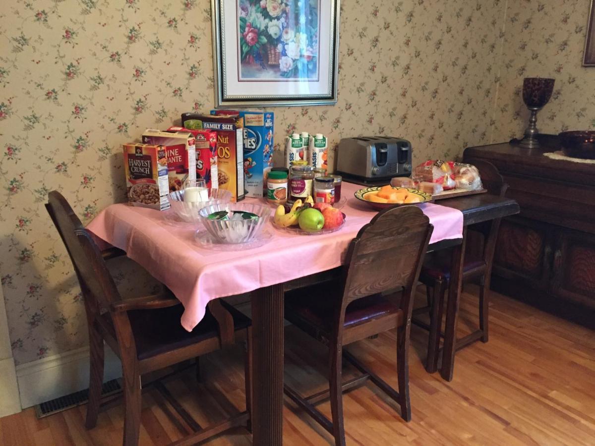 The Yellow House Bed & Breakfast Stanstead Plain Екстериор снимка