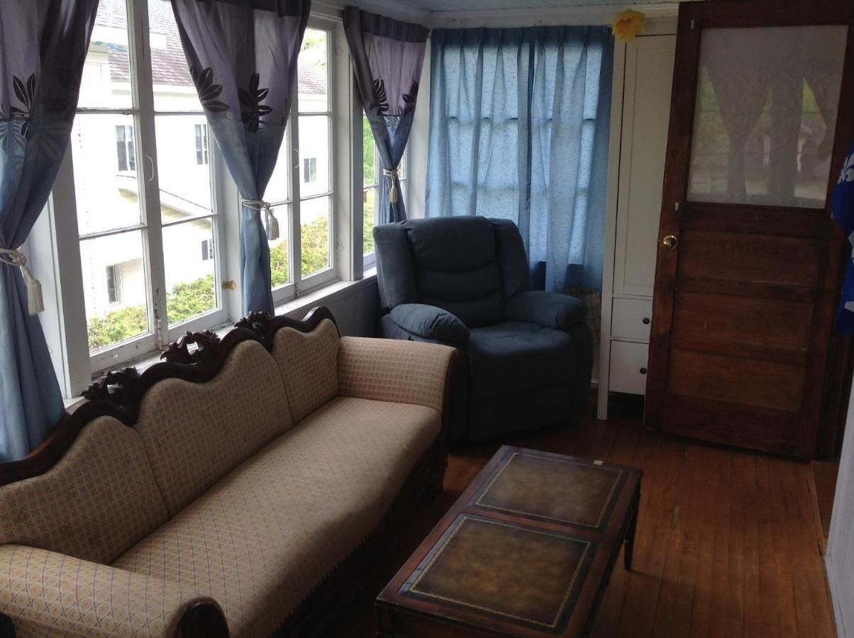 The Yellow House Bed & Breakfast Stanstead Plain Екстериор снимка