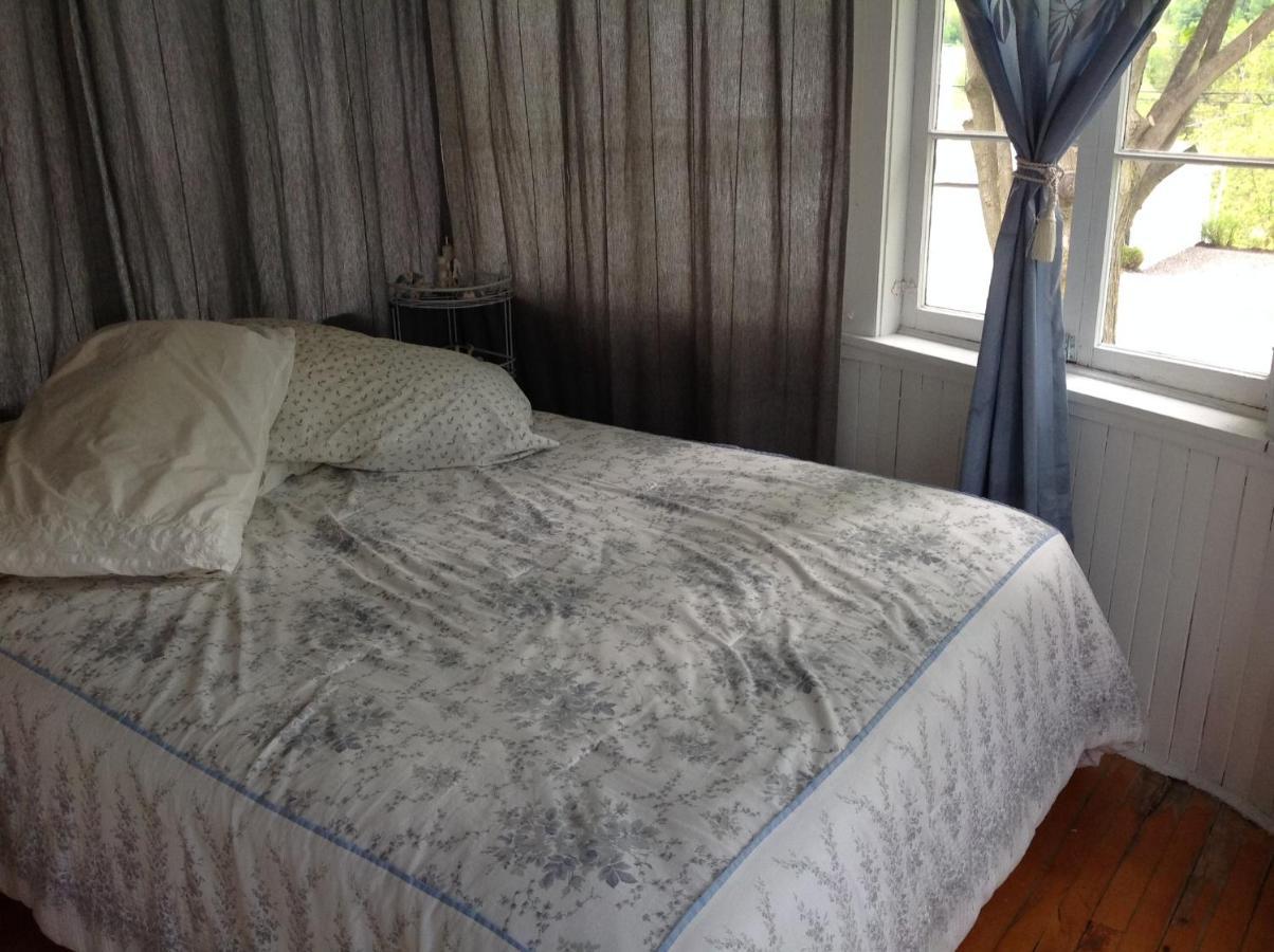 The Yellow House Bed & Breakfast Stanstead Plain Екстериор снимка